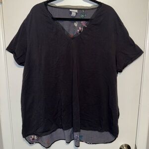 Ava & Viv Satin Floral Back V-Neck Short Sleeve Tee